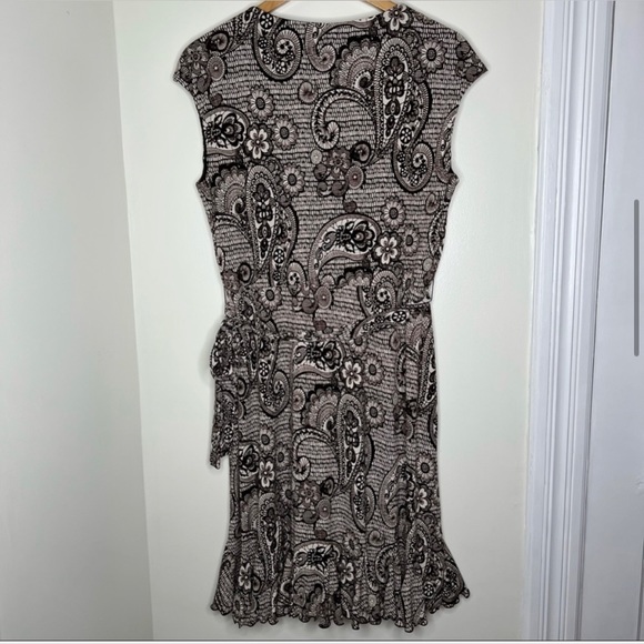 Glamour Deep V Neckline Cap Sleeve Brown / White Paisley Print Dress Size 14 - Picture 11 of 12